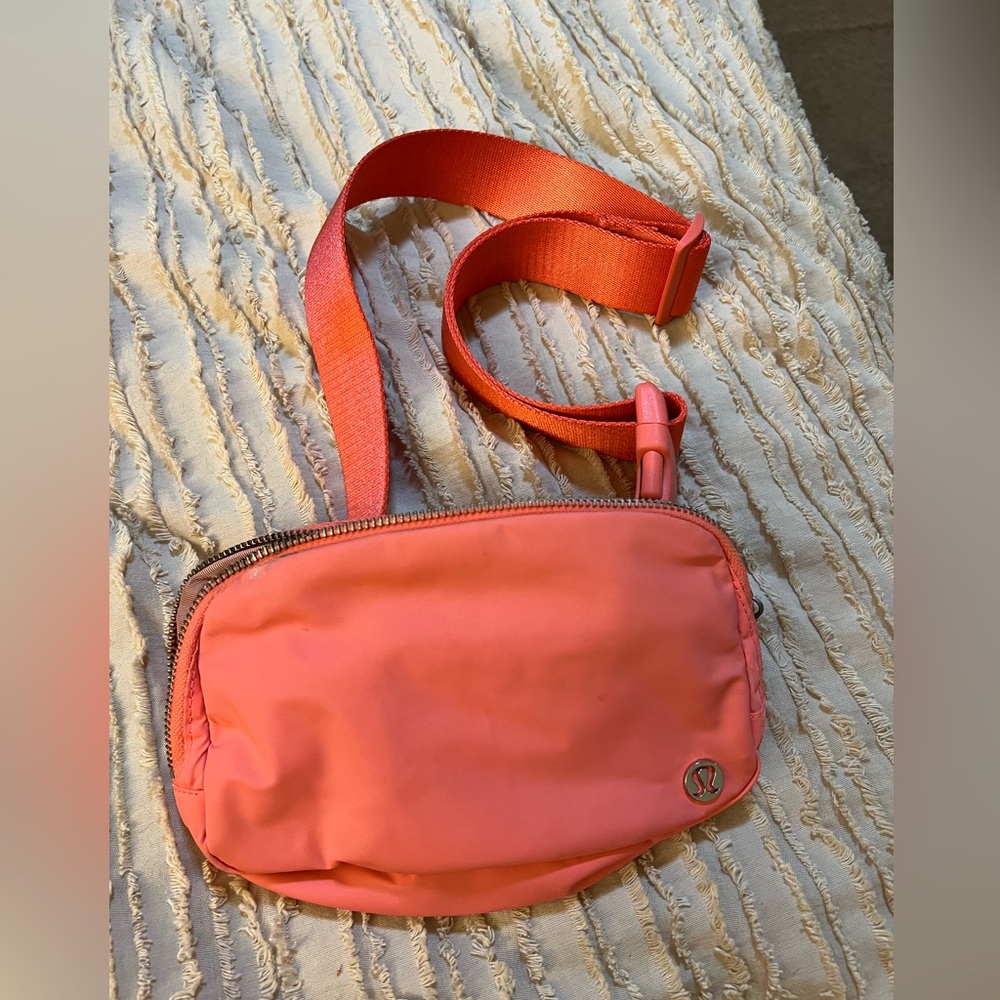 Authentic Lulu Lemon Everywhere Belt bag . There is a small stain by the zipper